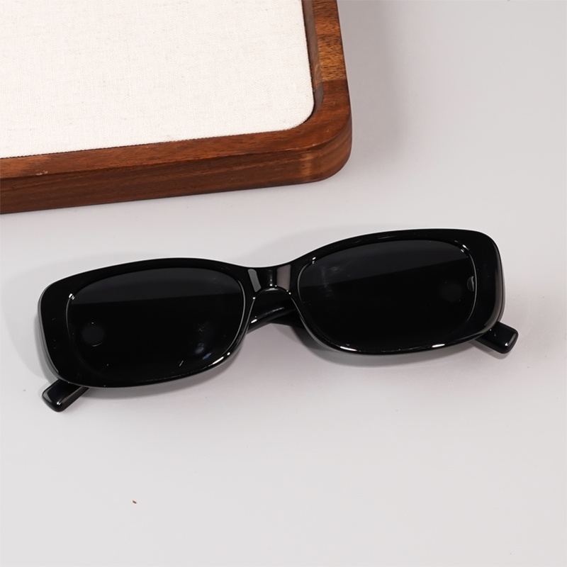 KEZVOR S321 Black L, lifestyle image 4 of 8