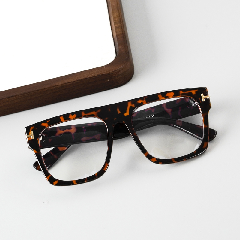 KEZVOR E159 M Tortoise, lifestyle image 4 of 8