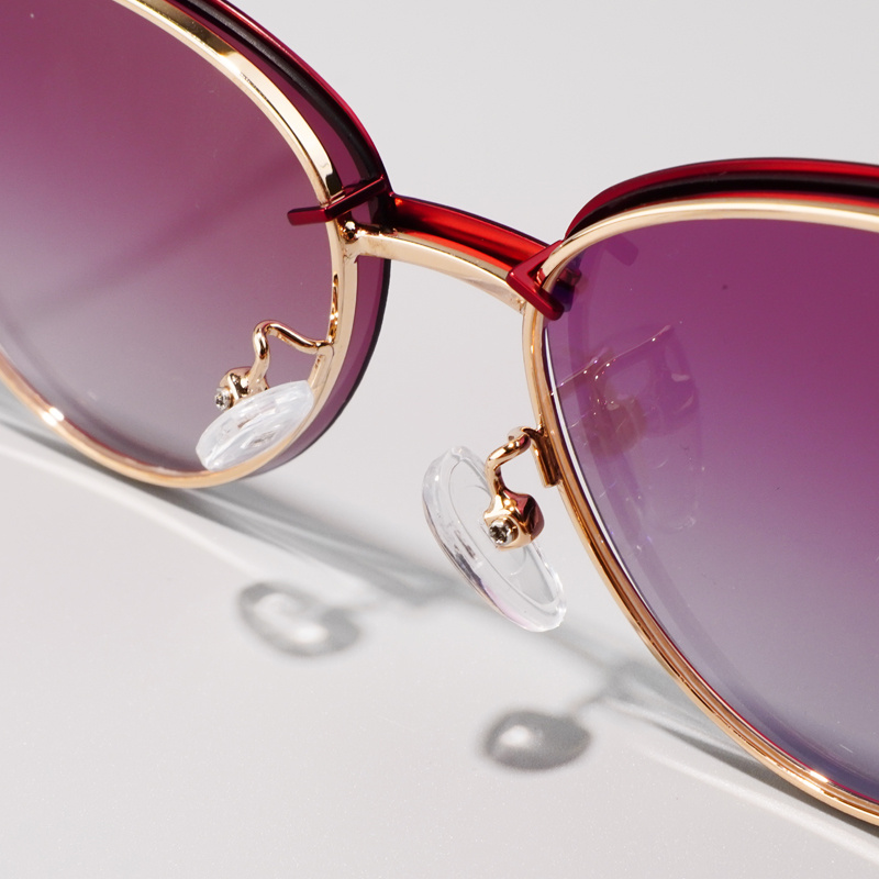 KEZVOR E320 Red S, lifestyle image 9 of 12