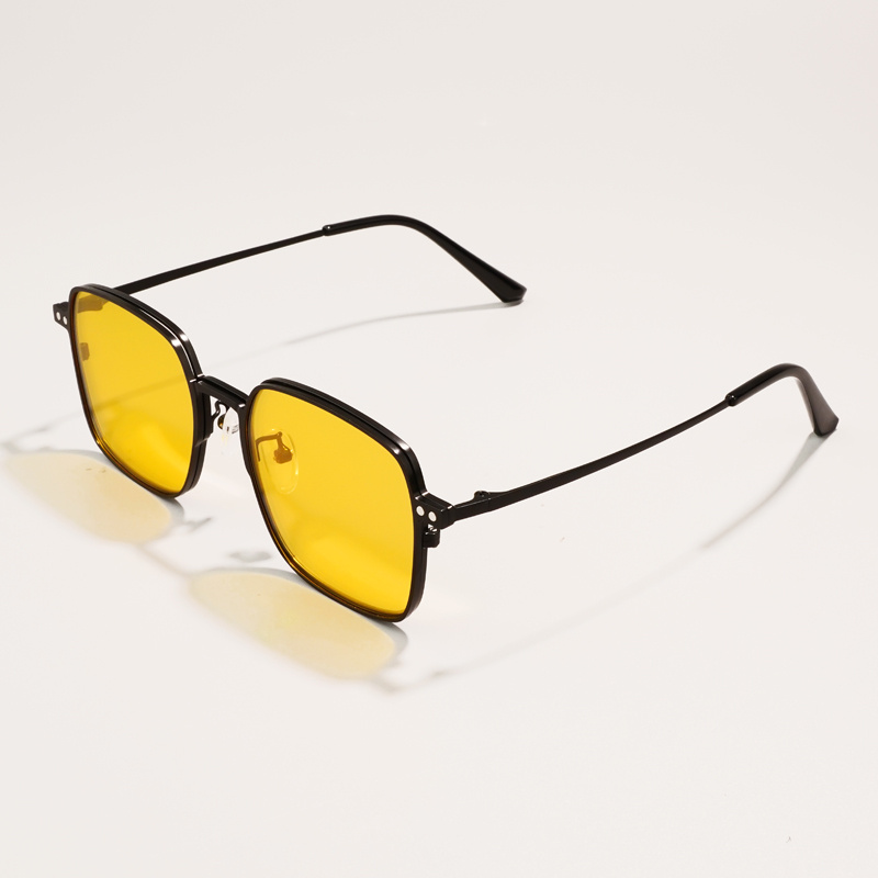 KEZVOR E311 Black M, lifestyle image 11 of 16