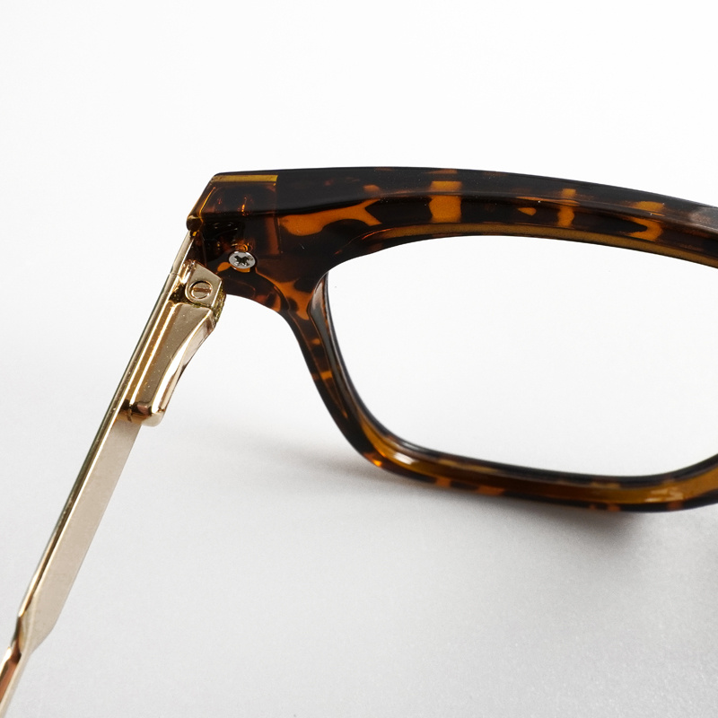 KEZVOR E237 L Tortoise, lifestyle image 6 of 8