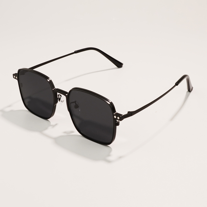 KEZVOR E311 Black M, lifestyle image 12 of 16