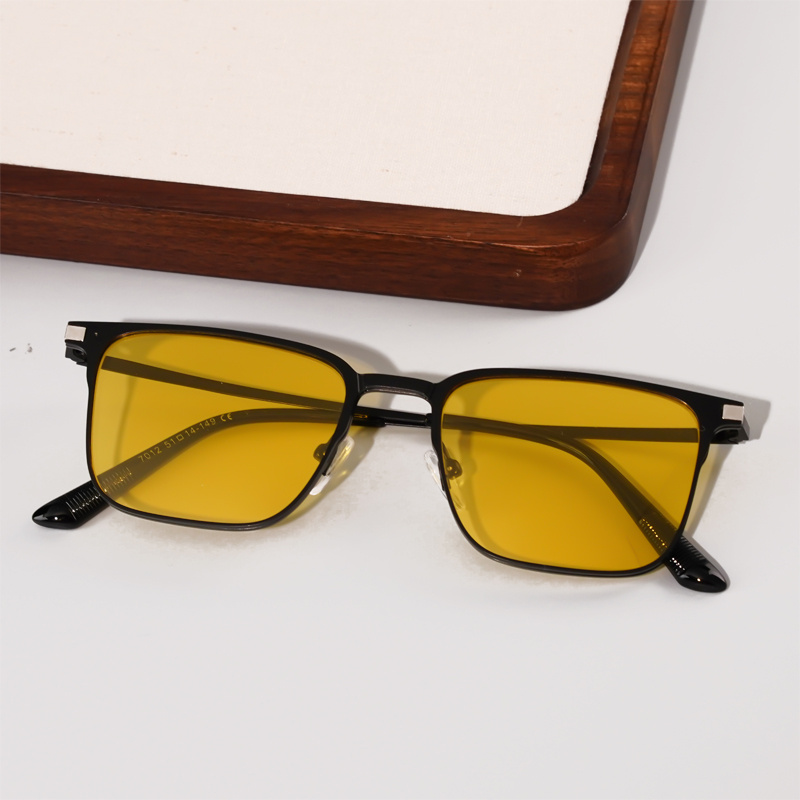 KEZVOR E310 Black L, lifestyle image 7 of 17