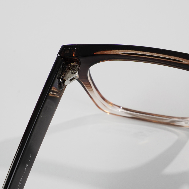 KEZVOR E159 M Brown Clear, lifestyle image 7 of 9