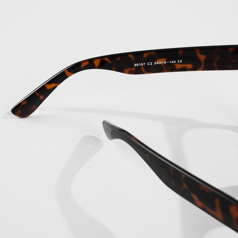 KEZVOR E159 M Tortoise, lifestyle image 8 of 8