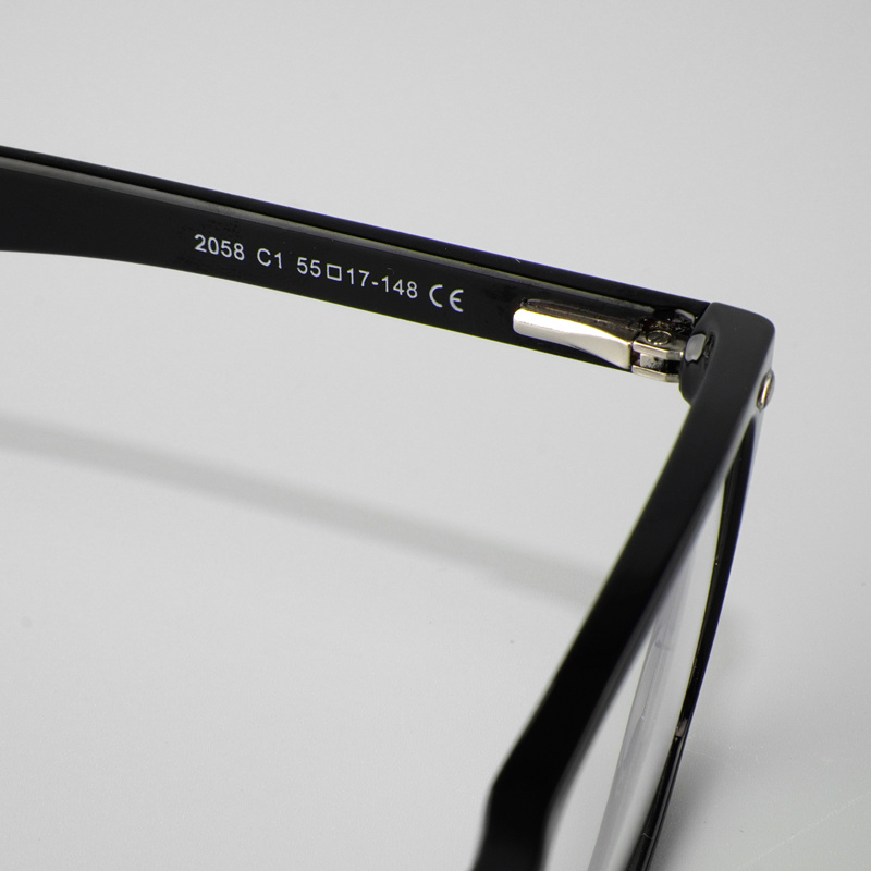 KEZVOR E165 M Black, lifestyle image 9 of 10