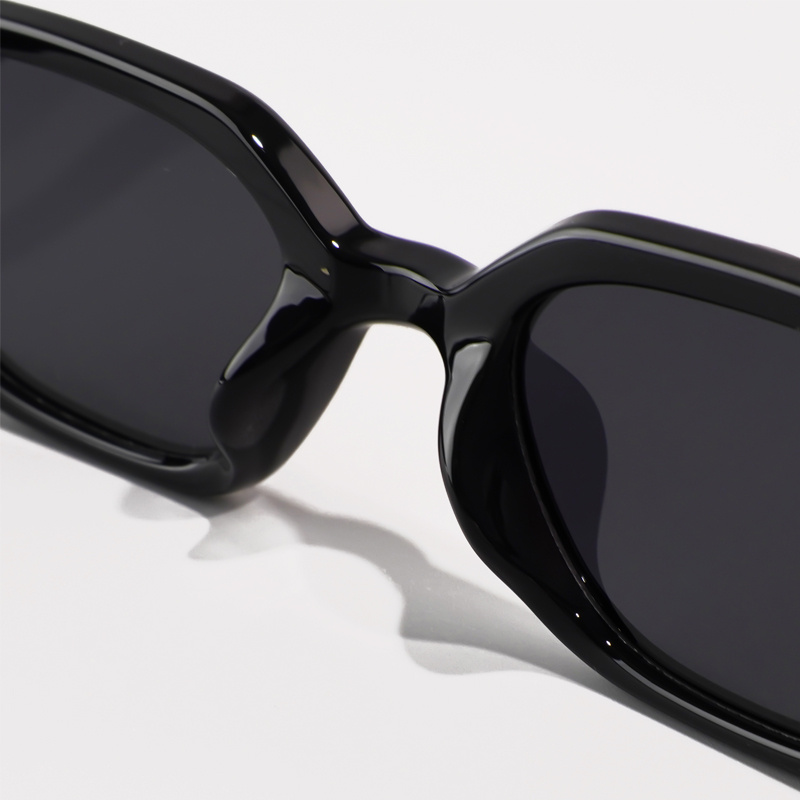 KEZVOR S324 Black L, lifestyle image 7 of 8