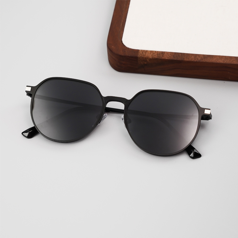 KEZVOR E312 Gunmetal L, lifestyle image 8 of 16