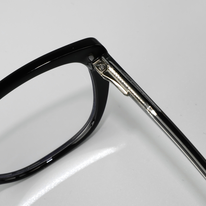 KEZVOR E178 S Black, lifestyle image 7 of 11