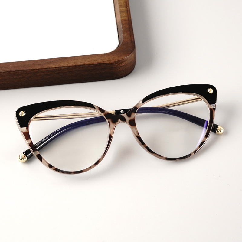 KEZVOR E139 M Black Tortoise, lifestyle image 4 of 8