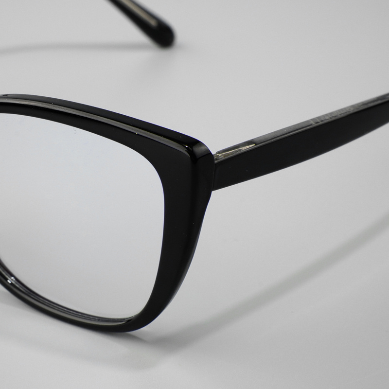 KEZVOR E178 S Black, lifestyle image 6 of 11