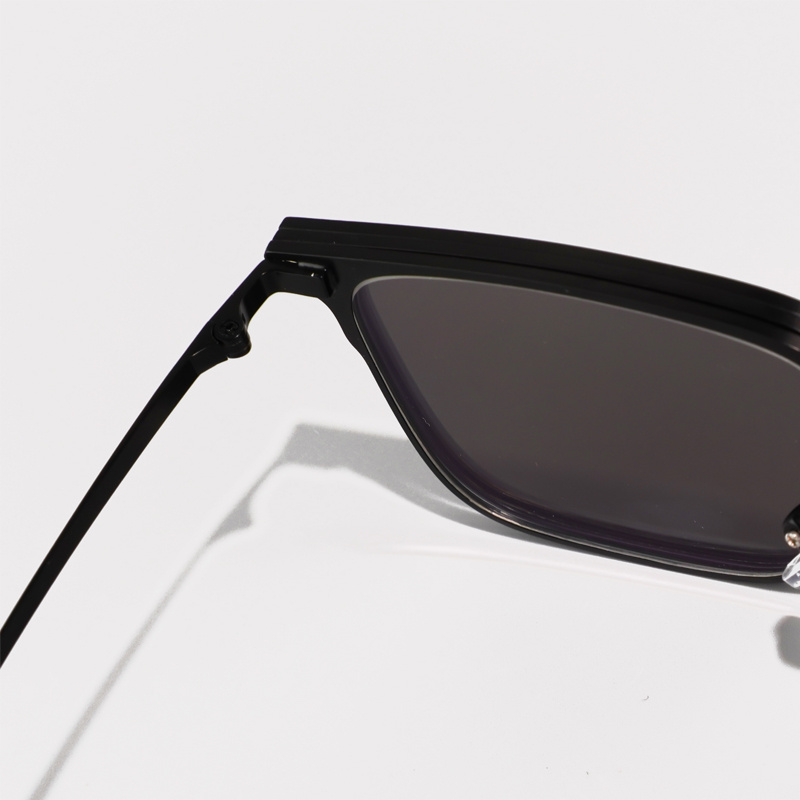 KEZVOR E310 Black L, lifestyle image 15 of 17