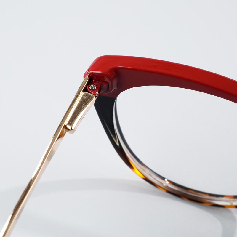 KEZVOR E163 M Red Pattern, lifestyle image 6 of 11