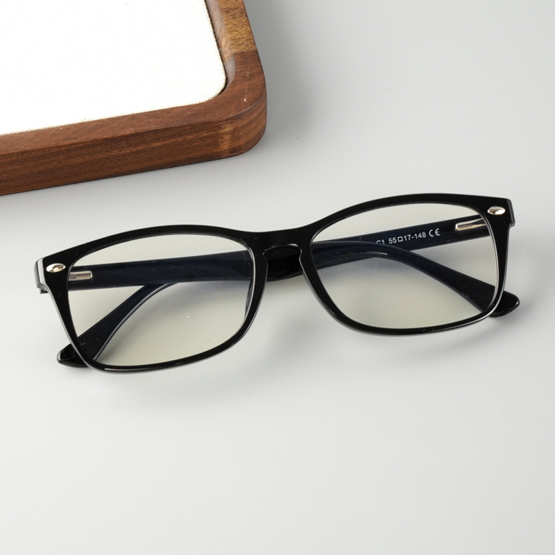 KEZVOR E165 M Black, lifestyle image 4 of 10
