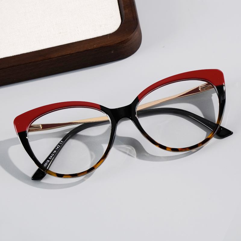 KEZVOR E163 M Red Pattern, lifestyle image 4 of 11