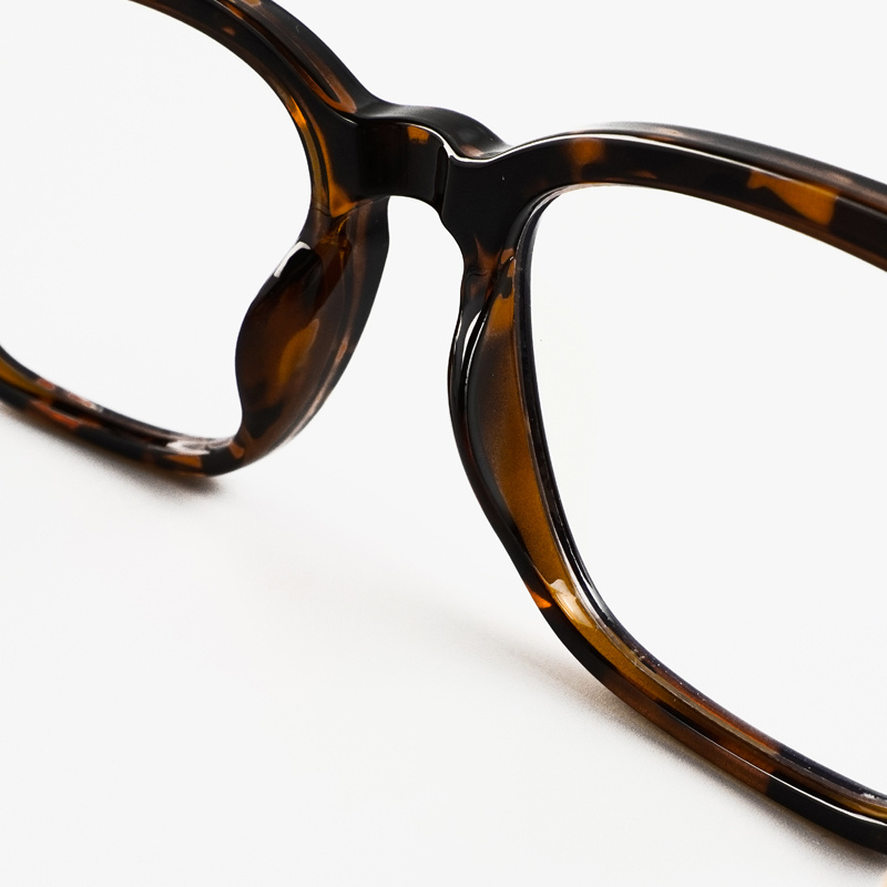 KEZVOR E237 L Tortoise, lifestyle image 7 of 8