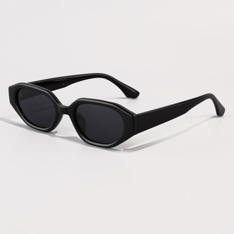 KEZVOR S324 Black L, lifestyle image 5 of 8