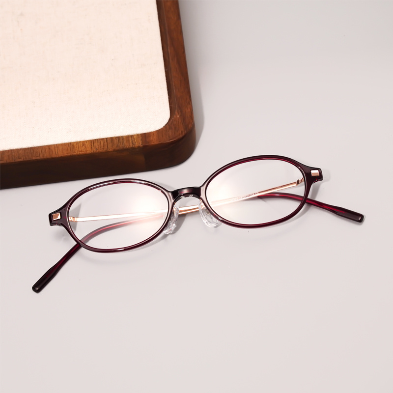 KEZVOR E322 Burgundy M, lifestyle image 4 of 8