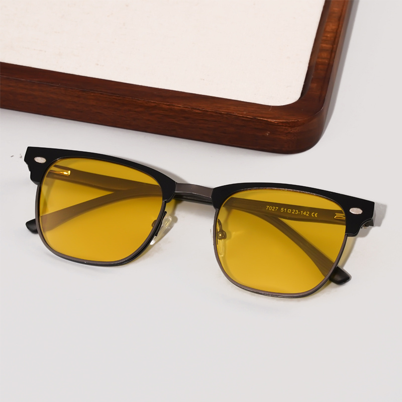 KEZVOR E314 Black, lifestyle image 7 of 17