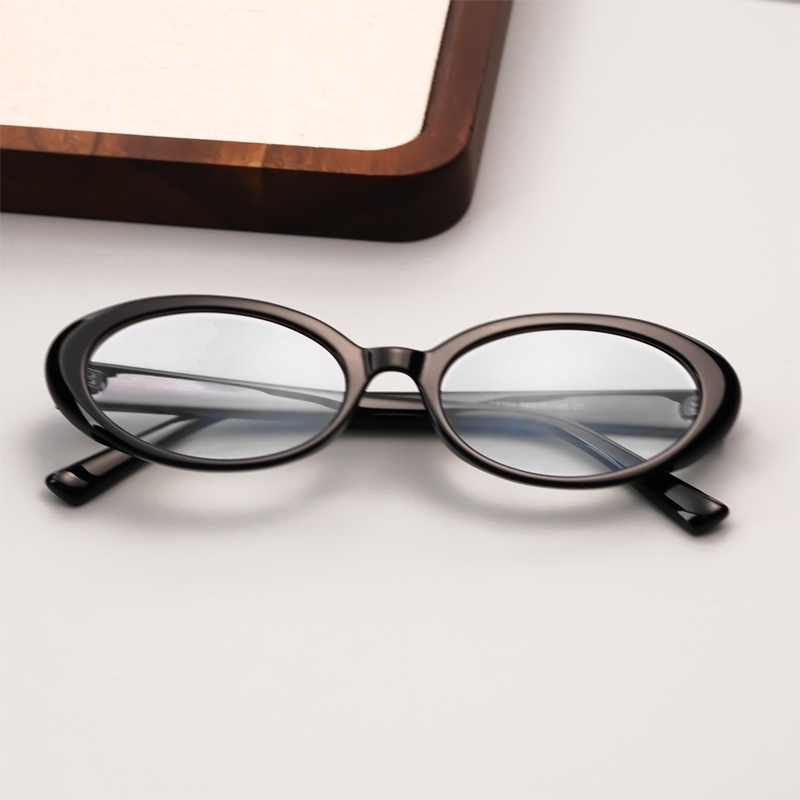 KEZVOR E323 Black L, lifestyle image 4 of 8