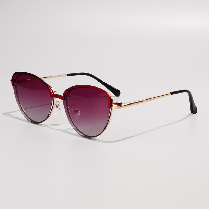 KEZVOR E320 Red S, lifestyle image 8 of 12