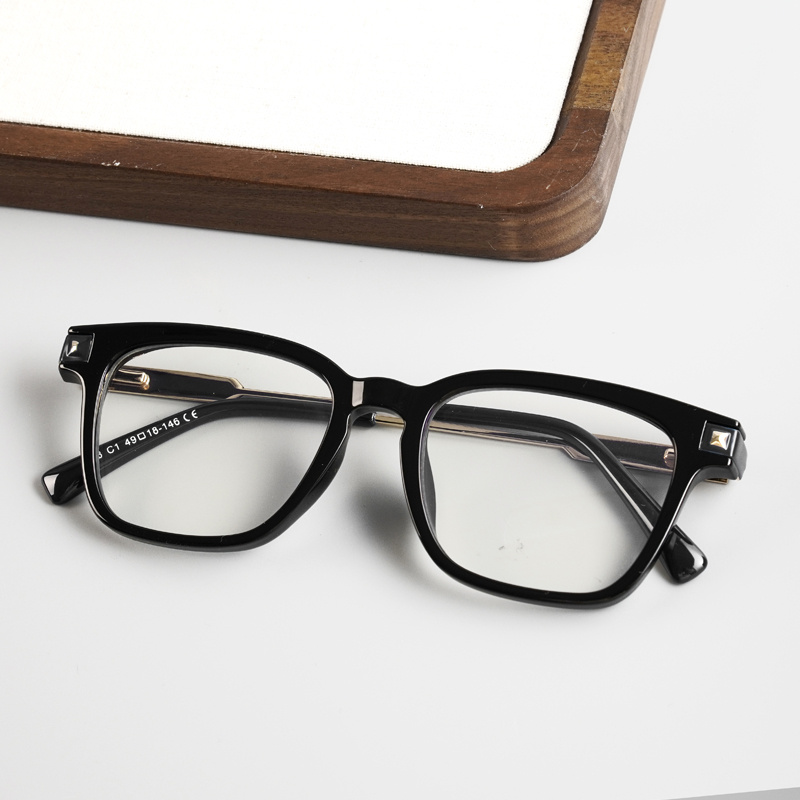 KEZVOR E237 L Black, lifestyle image 4 of 9