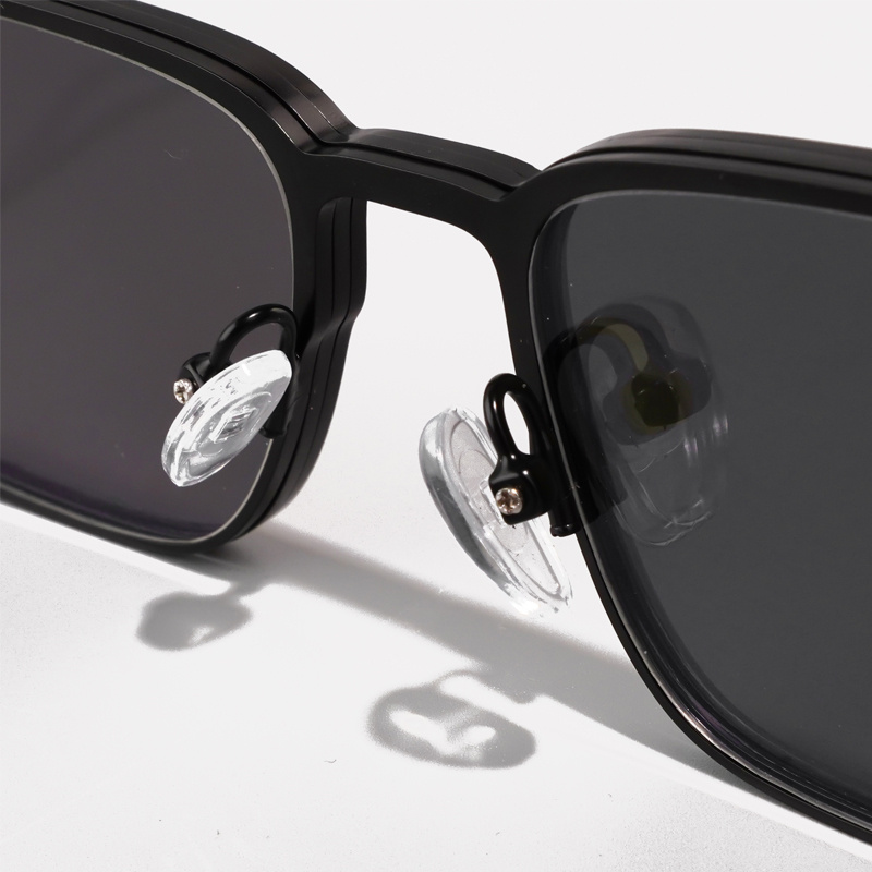 KEZVOR E310 Black L, lifestyle image 14 of 17