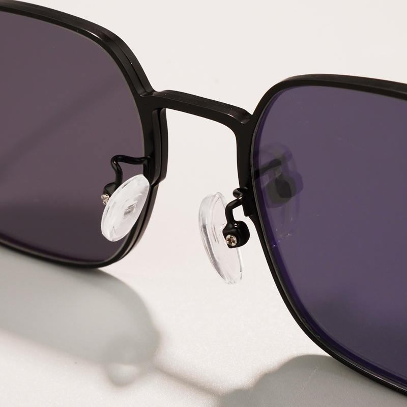 KEZVOR E311 Black M, lifestyle image 13 of 16