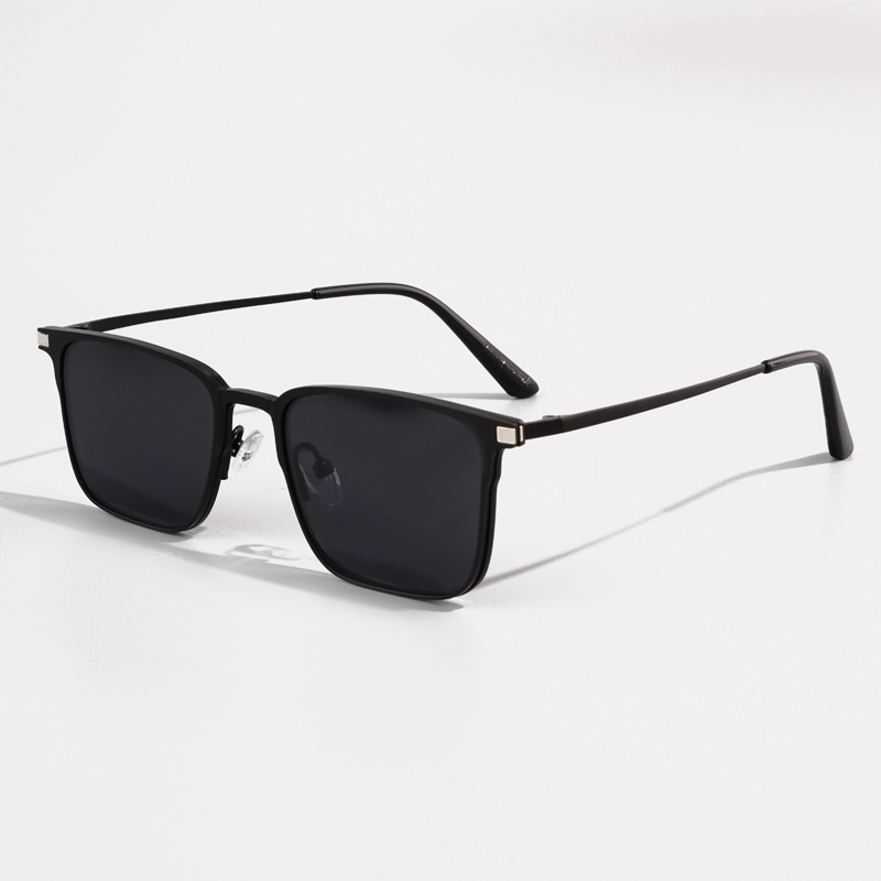 KEZVOR E310 Black L, lifestyle image 12 of 17