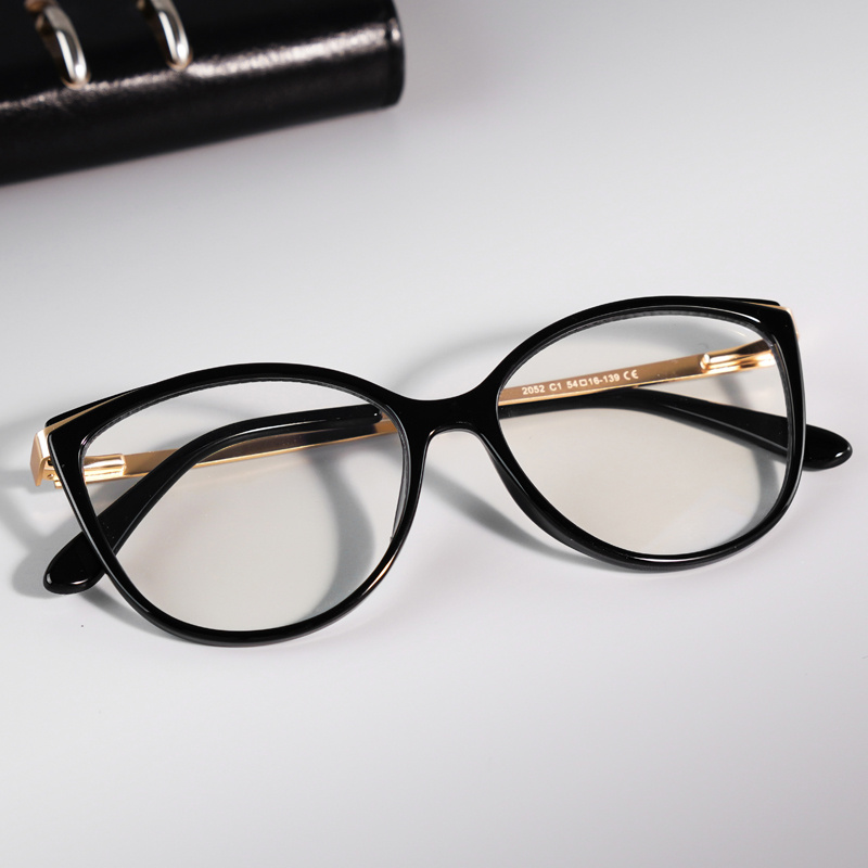 KEZVOR E162 S Black Gold, lifestyle image 4 of 9