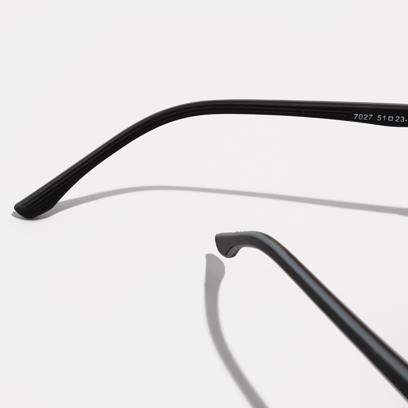 KEZVOR E314 Black, lifestyle image 17 of 17