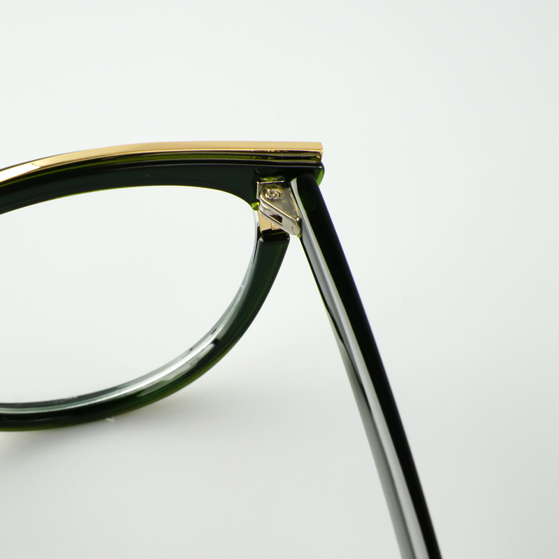 KEZVOR E174 S Green Gold, lifestyle image 6 of 8