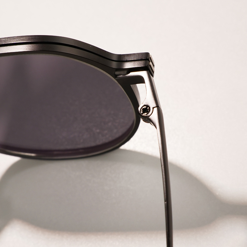 KEZVOR E312 Gunmetal L, lifestyle image 15 of 16