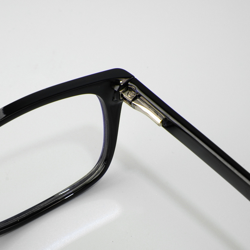 KEZVOR E165 M Black, lifestyle image 7 of 10